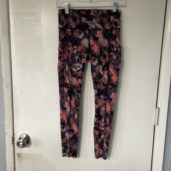 Lululemon speed up tight leggings 24” - Picture 4 of 9